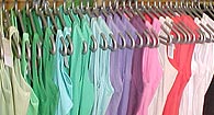 V�ria roupas dobradas