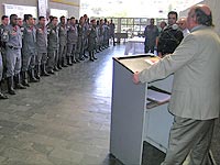 Foto do bombeiros na solenidade de assinatura do contrato do terreno