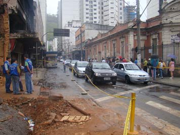 Trânsito liberado na rua Floriano Peixoto
