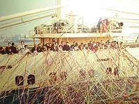 Foto do navio do qual
    os pais de Kenji partiram para o Brasil