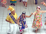 Foto do casal na folia