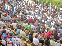 Foto da torcida do Tupi no est�dio M�rio Hel�nio