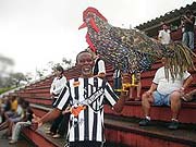 torcedor com mascote do Tupi