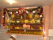Foto de velas coloridas em formato de sapinho