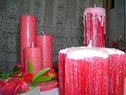 Foto de velas coloridas em formato de sapinho
