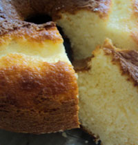 Bolo de iogurte é ideal para um lanche rápido no verão. Veja o passo a passo Bolo de iogurte é ideal para um lanche rápido no verão. Veja o passo a passo
