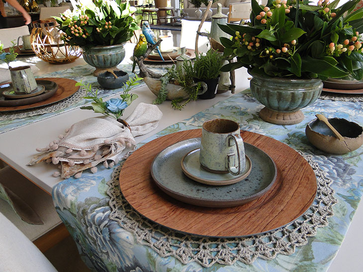 Cores, estampas e tecidos para compor as mesas no ver&atilde;o