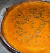 Sufl&ecirc; de tomate com espinafre &eacute; leve, colorido e nutritivo