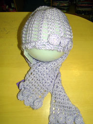 gorro e cachecol feminino feito em crochê lilás