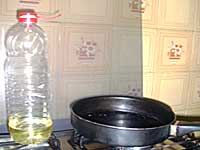 Foto do óleo de cozinha sobre o fogão