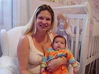 Foto de ?rika com a filha Maria Eduarda, de dois meses
