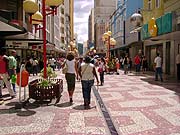 Foto de pessoas
fazendo compras