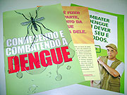 foto de panfletos contra a dengue