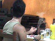 Foto de fumante em bar