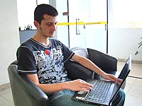 tarc&iacute;sio utilizando notebook