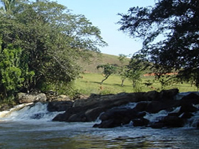 Foto da Cachoeira Santa, em Rio Novo