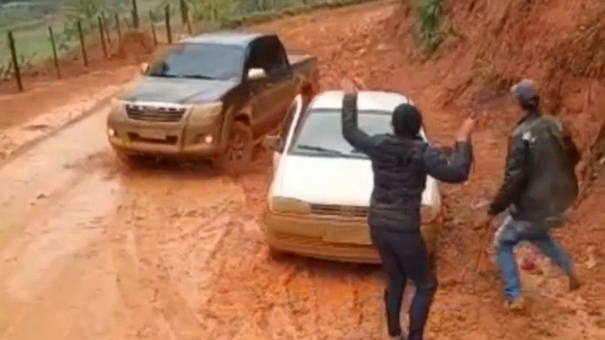 Estrada de terra nem sempre é trilha: respeite às normas e evite acidentes  - 13/01/2017 - UOL Carros