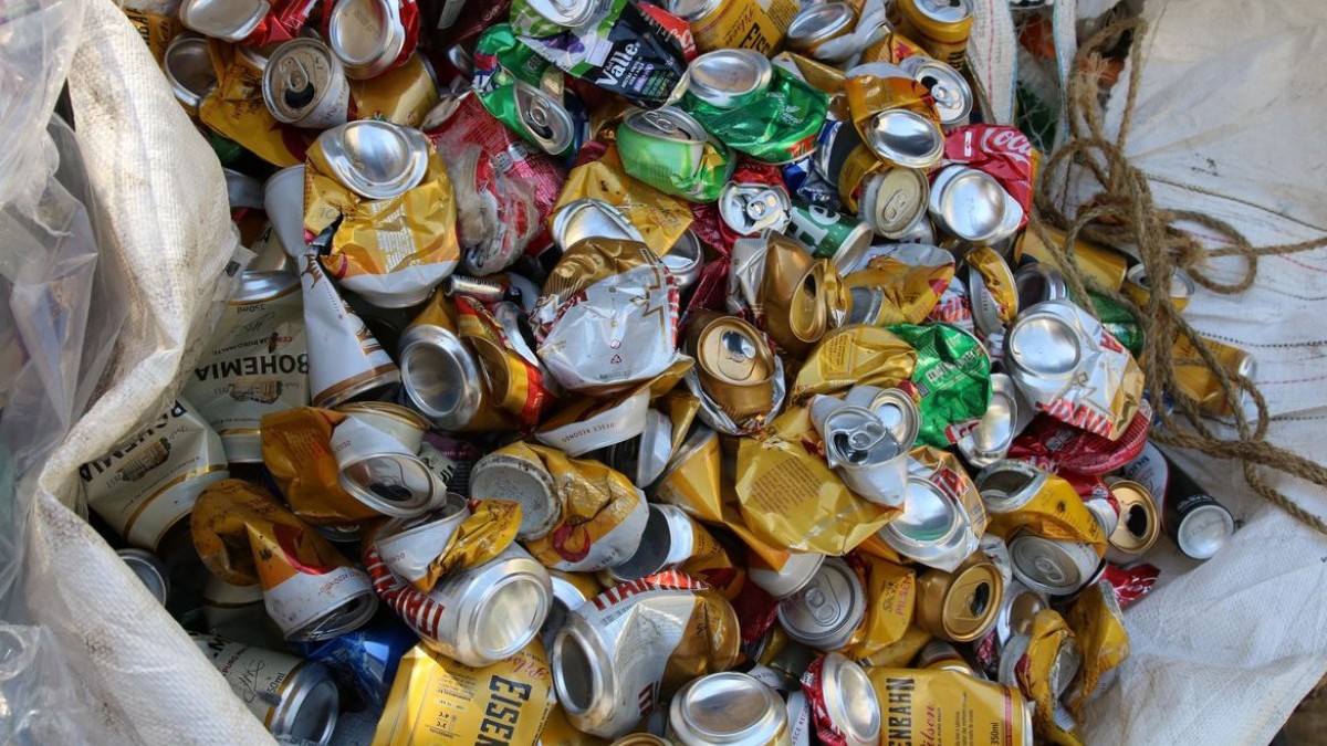 S&atilde;o Paulo - Latas de alum&iacute;nio destinadas a reciclagem.