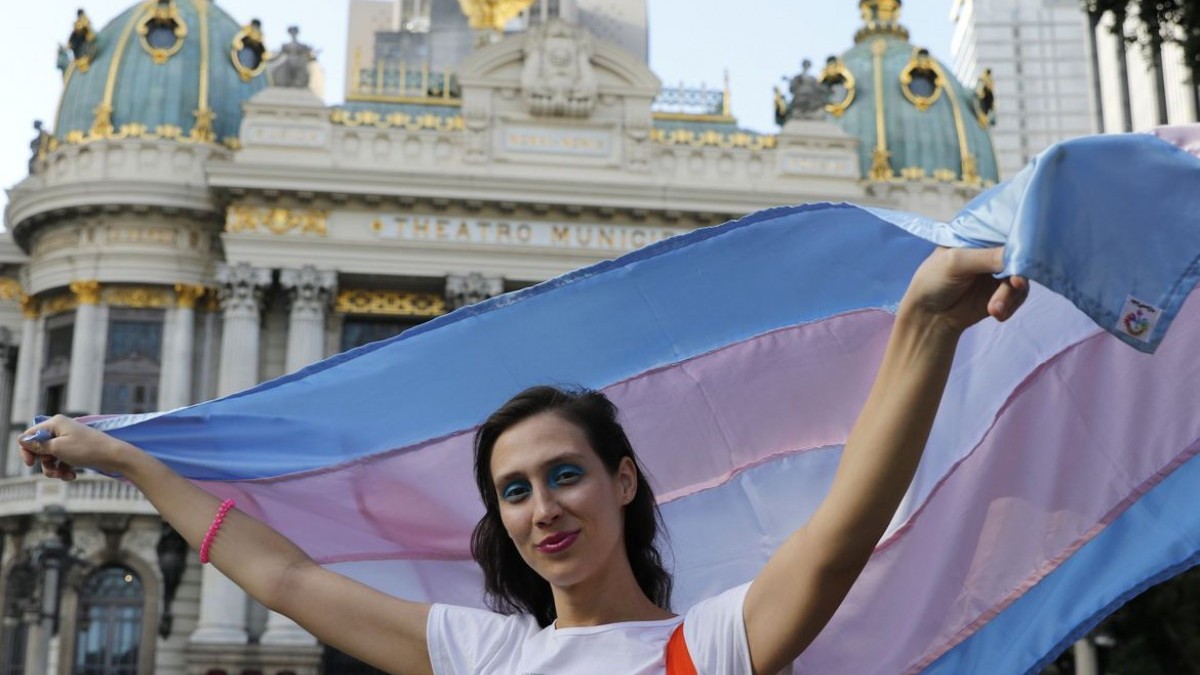 Artista lírica trans que cantava escondida diz que “a voz me moldou ... - Portal ACESSA.com