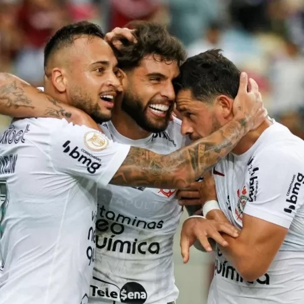 Fluminense e Corinthians realizam jogo de trocação em empate