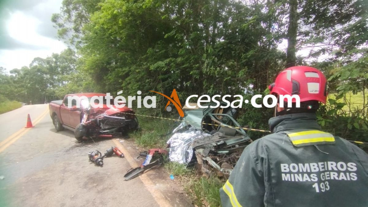 Dois carros se envolvem em grave acidente e três pessoas morrem em ...