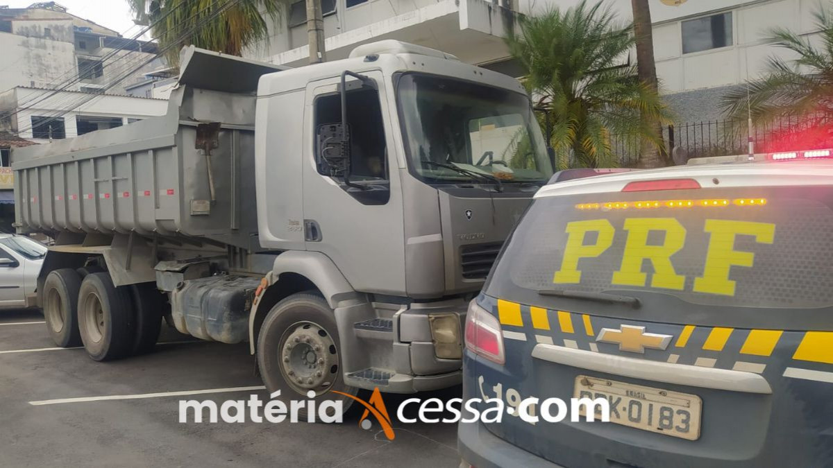 Caminhão foi apreendido em Simão Pereira 