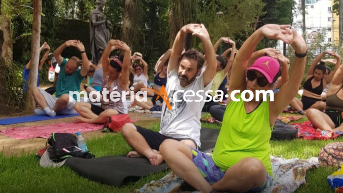 Projeto "Yoga no Museu" retorna ao Parque do Museu Mariano Procópio com aulas para adultos e crianças