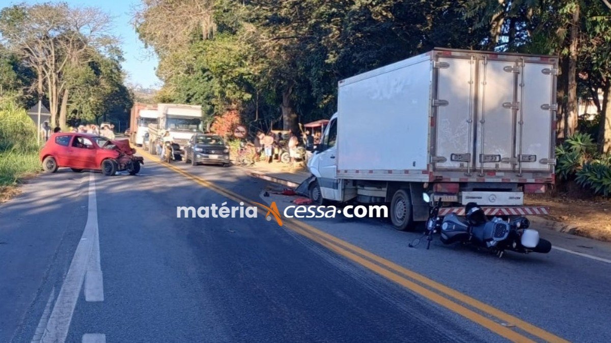 Acidente envolveu três veículos na BR-265, em São João del-Rei