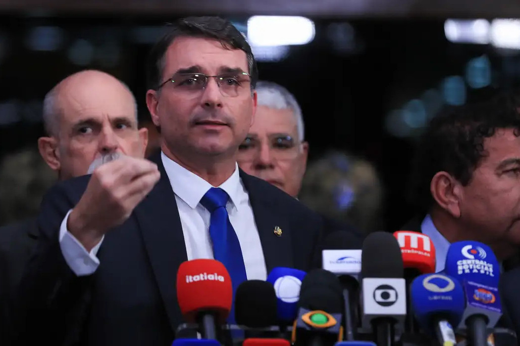 Senador Fl&aacute;vio ataca Moraes ap&oacute;s voto para condenar Bolsonaro