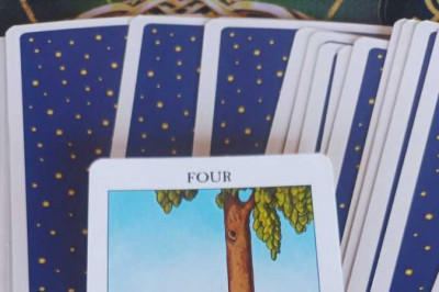 Combinação: 4 de Copas e o Céu Astrológico
