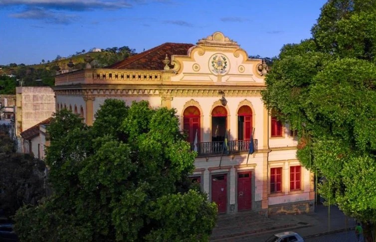 Empresa &eacute; alvo de a&ccedil;&atilde;o por contrato irregular e enriquecimento il&iacute;cito em Cataguases
