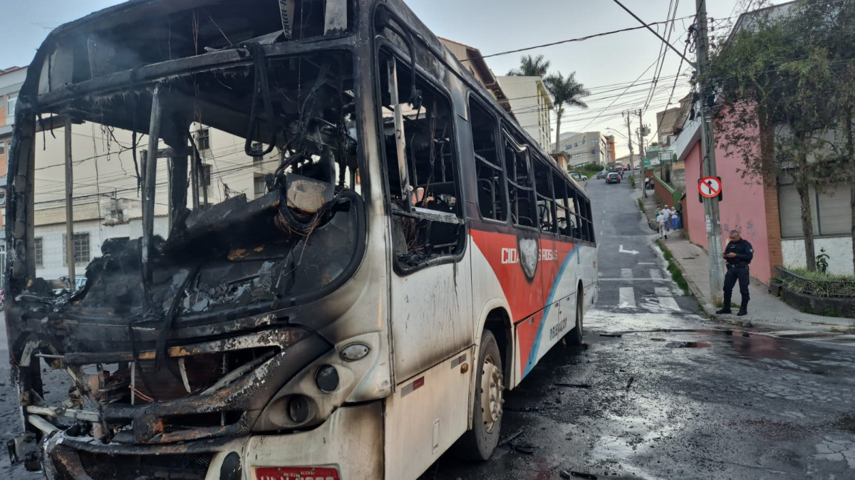 Inc&ecirc;ndio em &ocirc;nibus em Barbacena 