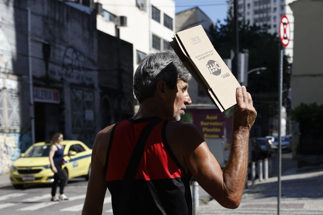 Defensorias acionam Justi&ccedil;a por medidas para enfrentar calor no Rio