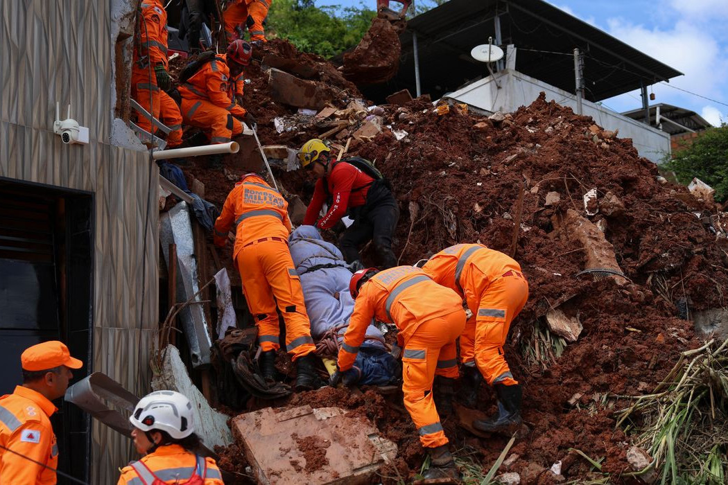 Mortes causadas pelos temporais em Juiz de Fora e Ub&aacute; chegam a 53
