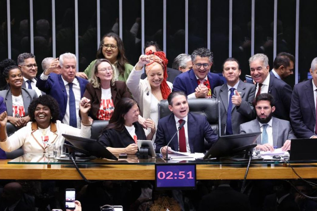 C&acirc;mara aprova, em dois turnos, PEC pelo fim da escala 6x1