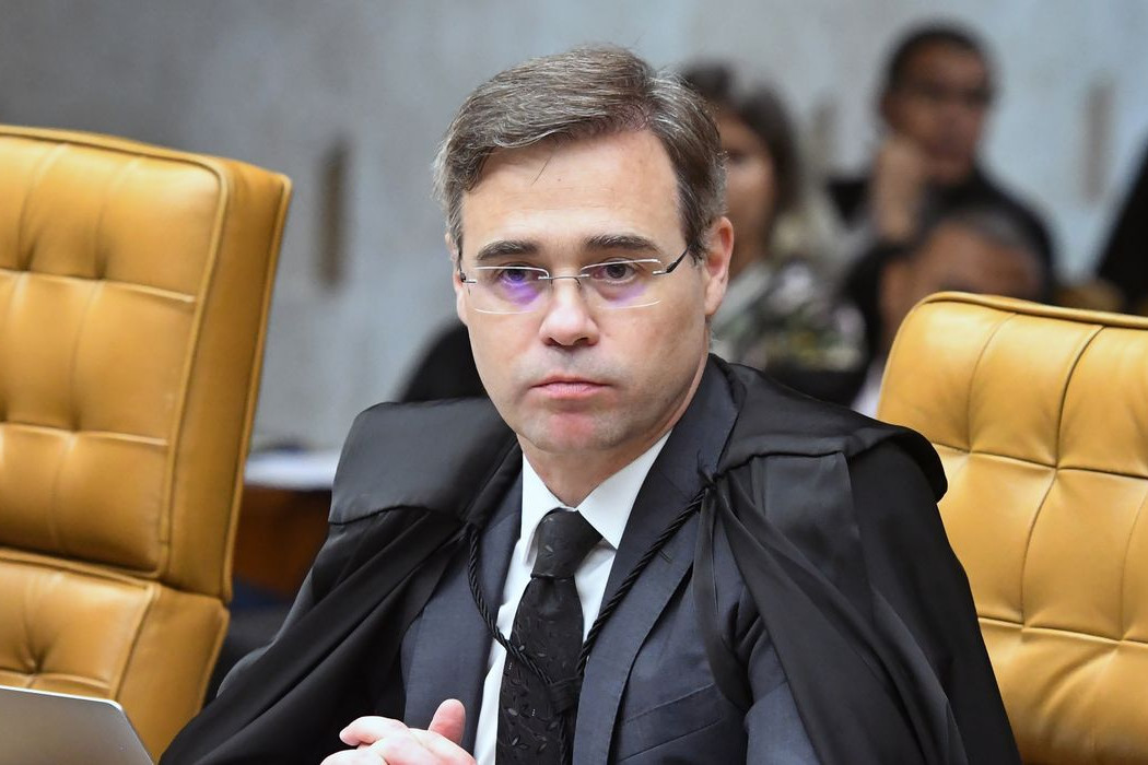 Mendon&ccedil;a autoriza PF a investigar repasses para filme sobre Bolsonaro