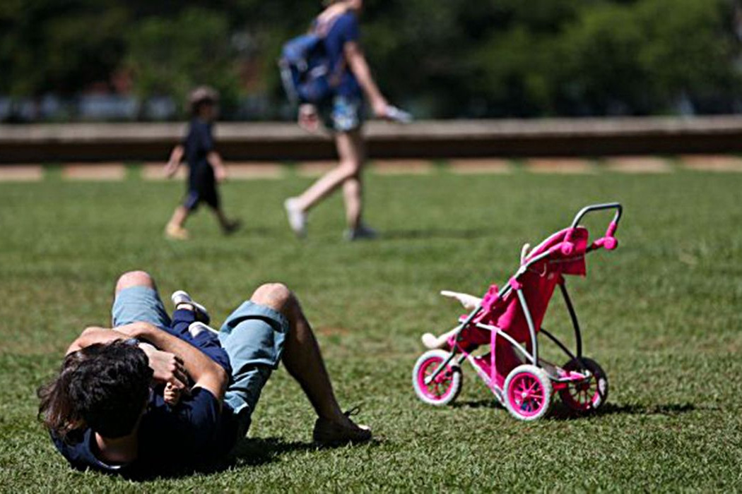 Pais est&atilde;o menos presentes na cria&ccedil;&atilde;o de filhos, aponta estudo