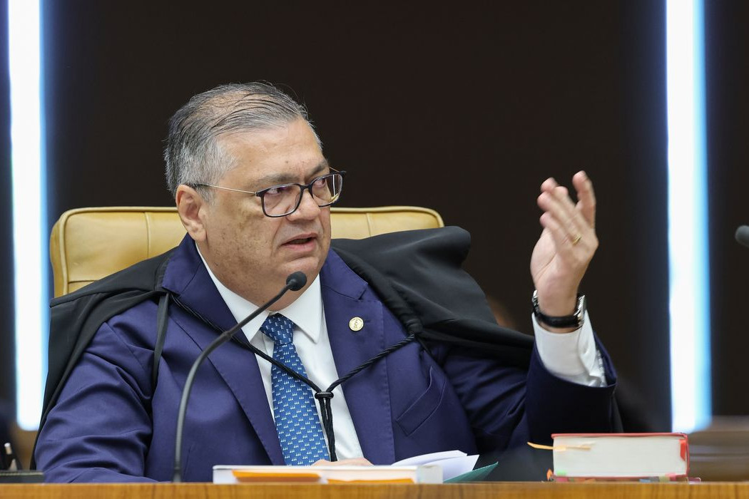 Dino e Zanin votam para julgar Moraes e Mendon&ccedil;a na mesma sess&atilde;o
