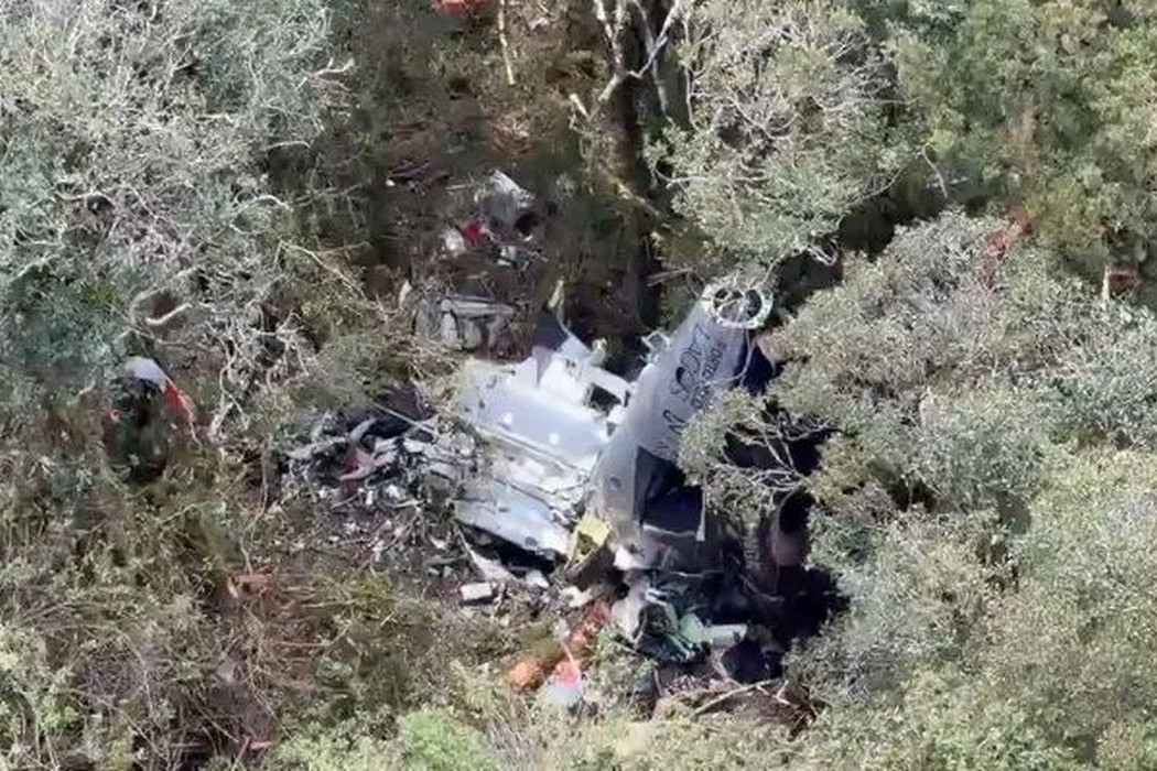 Bombeiros encontram helic&oacute;ptero com corpo do cantor Rick