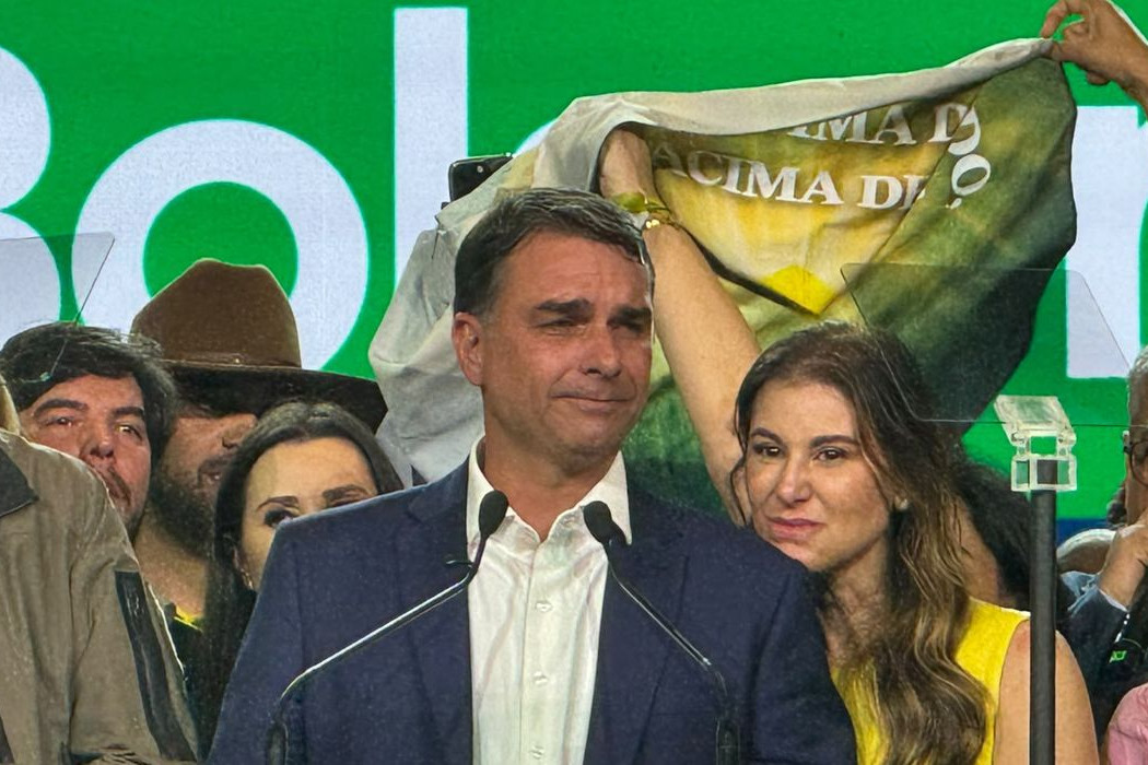Fl&aacute;vio usou jatinho ligado a Vorcaro em viagem em 2025, diz revista
