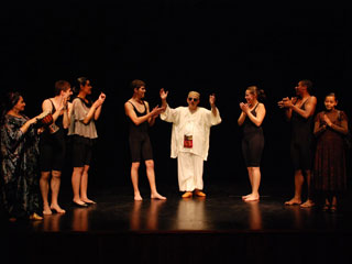 Foto de espetáculo do Grupo