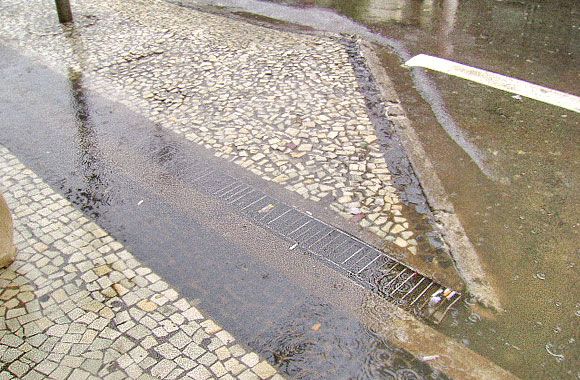 Foto de bueiro transbordando, 12