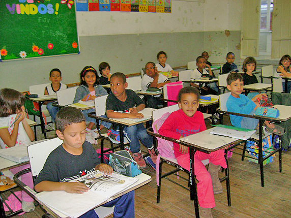 Foto de alunos na Escola Central