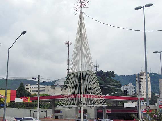 Foto de ?rvore montada
na av. Rio Branco