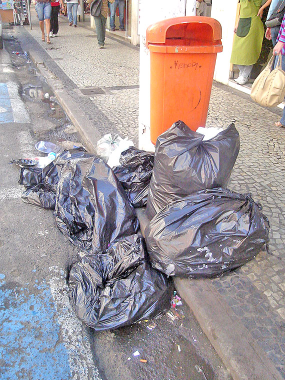 Foto do lixo acumulado