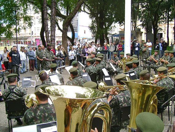 Foto da apresenta&ccedil;&atilde;o da banda da 5&ordf; Brigada de Infantaria