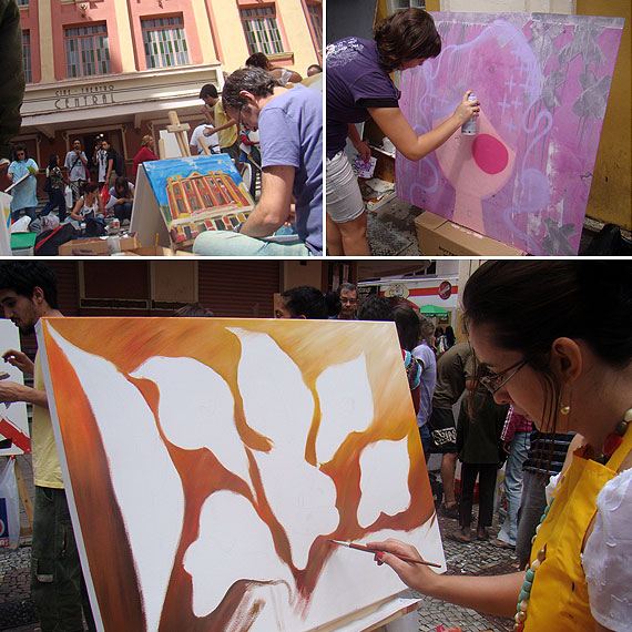 Pessoas pintando telas em frente ao Central