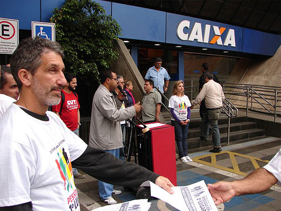 Foto da manifesta&ccedil;&atilde;o dos banc&aacute;rios