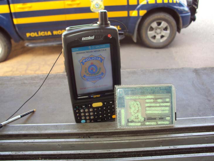 Homem é preso com carteira de habilitação falsa em Santos Dumont Juiz