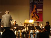 maestro Sylvio Gomes,
regente da orquestra Pr?-M?sica